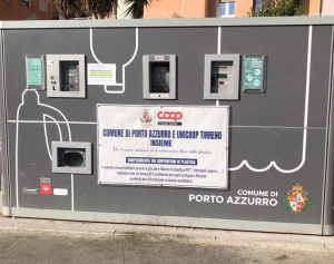 Porto Azzurro, danneggiato il distributore di sacchetti per la raccolta differenziata