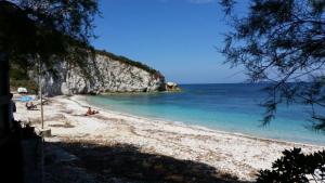 Portoferraio: 17enne ferito dopo un tuffo dagli scogli alla Padulella