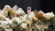 I segreti di Grotta d’Oggi e dei suoi cristalli: un racconto tra storia e leggenda