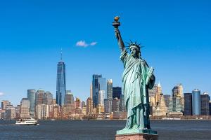 La giacca "gessata" da Gangster il vero passaporto per scendere a New York