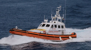 Tre pescatori aggrappati al relitto, salvati dopo il naufragio a largo di Pianosa