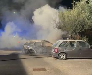 Auto in fiamme a Cavo, donna soccorsa e trasferita in elicottero a Cisanello