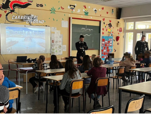 Lezioni di Legalità, i Carabinieri in classe (a Campo nell'Elba)