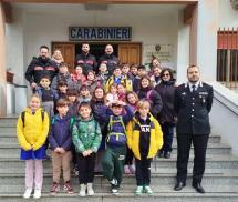 Scolaresche ferajesi in visita ai Carabinieri, una lezione di legalità