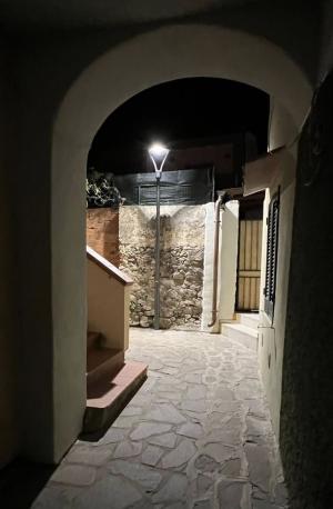 Marciana Marina: terminati i lavori per l’installazione dell’illuminazione pubblica in Via del Toro