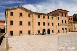 Lavori alla Biblioteca Foresiana, domenica trasporto dei materiali con l’elicottero