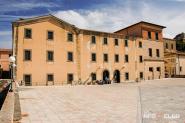 Lavori alla Biblioteca Foresiana, domenica trasporto dei materiali con l’elicottero