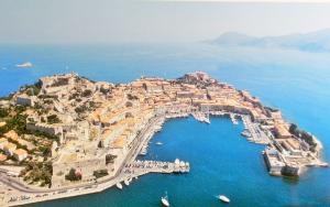 Linguella: continua l'abusiva sottrazione di aree di sosta  ai "comuni" cittadini