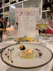 L'isola in tavola in pausa per le festività pasquali. Prossimo appuntamento giovedì 8 maggio