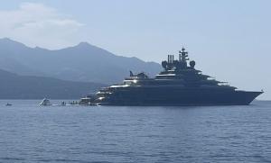 Il superyacht Luminance al Viticcio