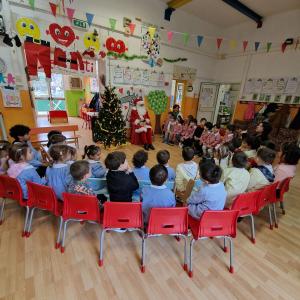 Il Babbo Natale di Avis in visita nella scuole dell'infanzia di Portoferraio