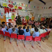 Il Babbo Natale di Avis in visita nella scuole dell'infanzia di Portoferraio