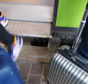 Le "barriere" alla stazione del treno del Porto di Piombino