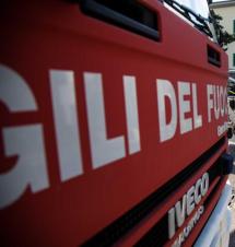 Furgone in fiamme a Capoliveri, illeso il conducente