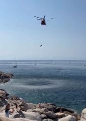 Si ferisce sugli scogli a Sant'Andrea, soccorsa da Pegaso