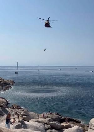 Si ferisce sugli scogli a Sant&#039;Andrea, soccorsa da Pegaso