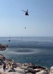 Si ferisce sugli scogli a Sant'Andrea, soccorsa da Pegaso