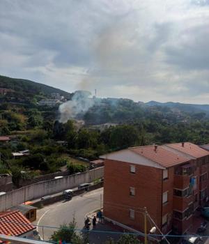 Incendio a Rio Marina, in corso le operazioni di spegnimento