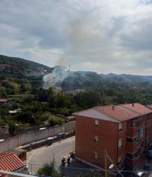 Incendio a Rio Marina, in corso le operazioni di spegnimento