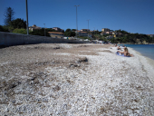 Le "alghe" ancora da rimuovere dalla Spiaggia delle Ghiaie