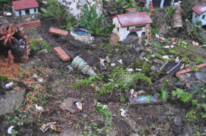 I cinghiali non risparmiano neppure il Presepe di Sant'Andrea