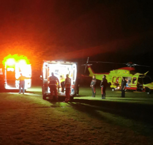 Precipitano con l&#039;auto in una scarpata, trasferiti con l&#039;elisoccorso in codice rosso