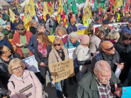 In tanti a Piombino (anche dall&#039;Elba) pacificamente contro i rigassificatori e per le rinnovabili