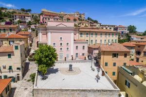 Portoferraio, la minoranza chiede quali interventi di ripristino siano previsti per Piazza Gramsci