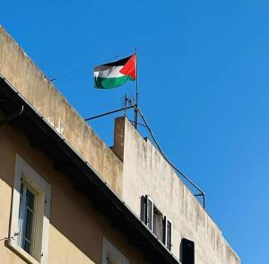 A Sciambere - La Bandiera in faccia alla Biscotteria e Pietro Gori palestinese