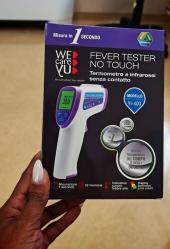 Avis dona un termometro al Centro Trasfusionale