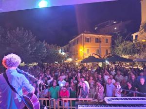 Poggio strapieno per Battisti degli Elba Music Awards