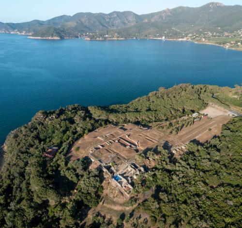 Le Grotte tra Napoleone e la spiaggia della Biodola sulla rivista internazionale Travel + Leisure