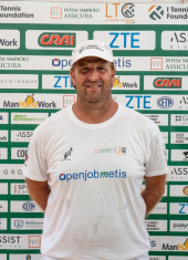 4 giovani tenniste ucraine si alleneranno in Italia, tra i maestri Massimiliano Bianchi direttore tecnico dello Sporting Club marinese