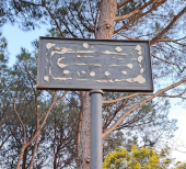 Scomparsa la targa dedicata alla 'Brigata Folgore' al bivio di San Martino