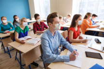 Il Covid e la scuola in bilico tra scelte opposte ma motivate