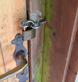 Ripristinato in tempo di record il decoro nella casetta di Monte Perone