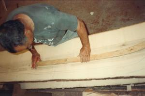  Tracciatura, sulla tavola di legno, delle ordinate da tagliare