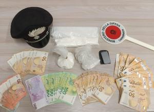 250 grammi di cocaina e 6.700 euro in casa: 40enne arrestato dai Carabinieri