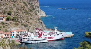 Un po' di scirocco e salta l'unico collegamento giornaliero con Capraia