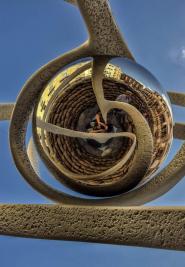 “Globo / Sfera” - La Foto della Settimana è di Donatella Testi