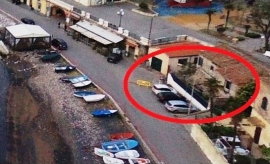 &quot;Anziani riesi: in piedi!&quot;, rimosse le panchine fronte-mare