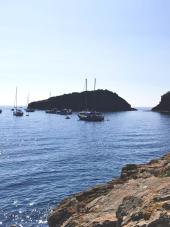 Notizia (si fa per dire) da Ortano: traffico e "ormeggi" sottocosta, come ieri