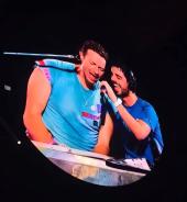 Da Porto Azzurro a Wembley, la tribute band dei Coldplay sul palco con Chris Martin