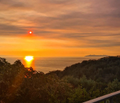 Fotonotizia: L'incendio in Versilia visto dall'Elba