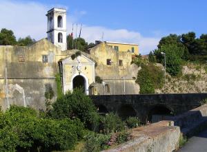 Agente della Penitenziaria ferito durante un’aggressione nel carcere di Porto Azzurro