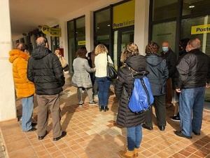 Poste Italiane: come ti tengo in piedi il pensionato. Appello a Zini: urgono sedie