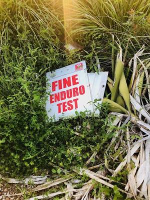 Deturpazioni ambientali: ferraglie e cartelli abbandonati sulla GTE