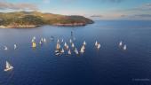 La Minigiraglia 2025: tre giorni di vela, festa e design a Capraia per un’edizione da record