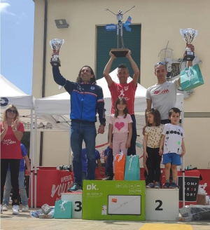 Maratona dell'Elba a Stefano Velatta tra gli uomini e Stefania Pulici nella femminile