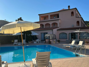 Offerta di Lavoro per receptionist e addetto sala da ArtHotel Marciana Marina